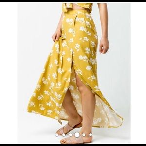 Brand new billabong yellow skirt
